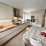 Bonita Casa Cerca De La Playa Marbella